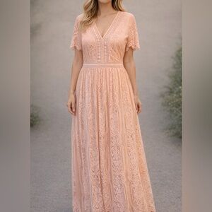 Chic Lace Maxi Dress in Soft Pink